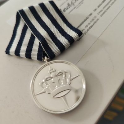 medalje i krydsbånd